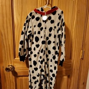 Dalmatian costume 🖤🤍 small scrape in the knee from where my daughter fell down